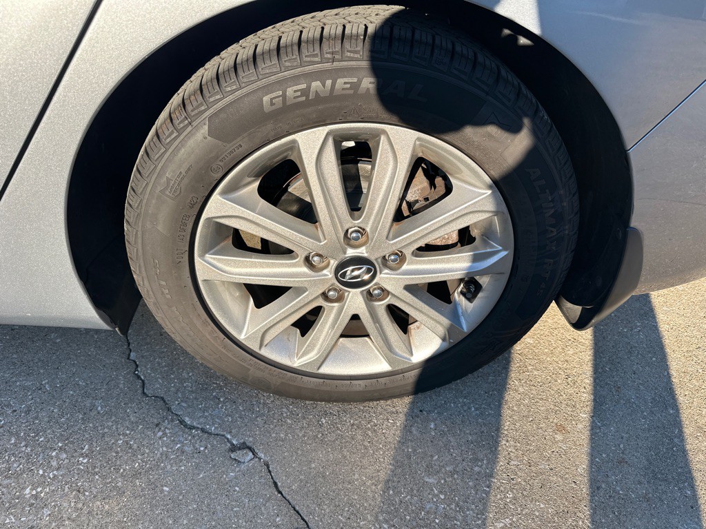 2016 Hyundai Elantra Image 14