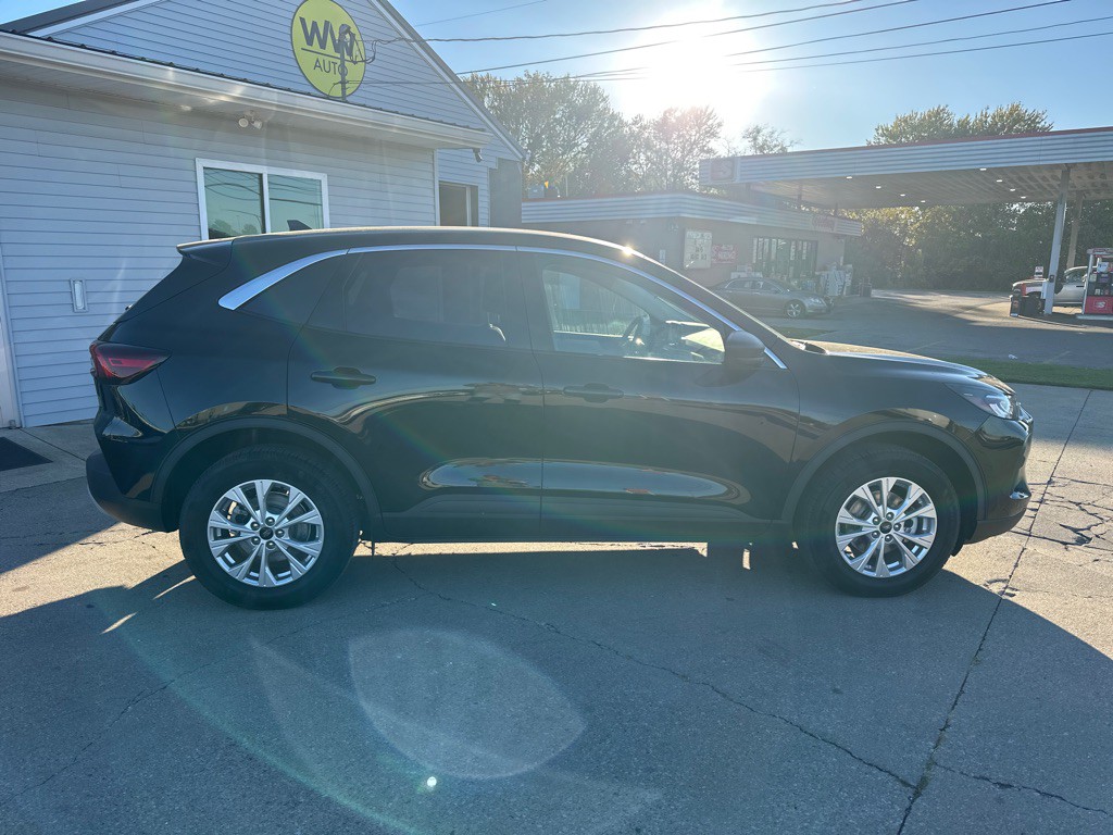 2023 Ford Escape Image 1
