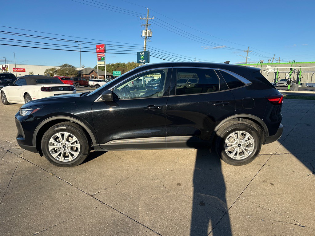 2023 Ford Escape Image 3