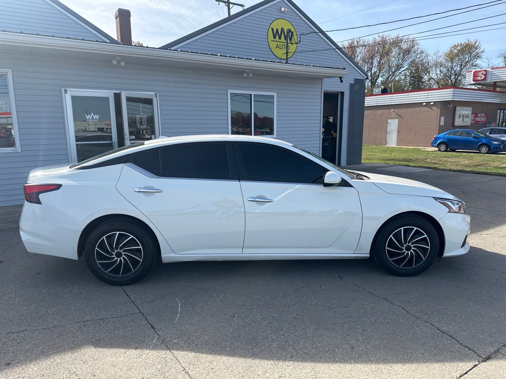 2020 Nissan Altima Image 1
