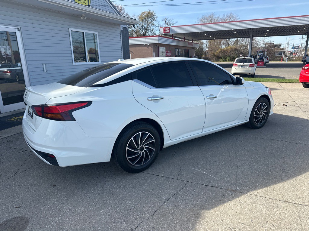 2020 Nissan Altima Image 2