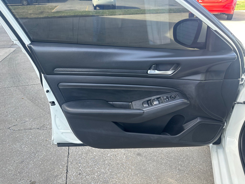 2020 Nissan Altima Image 8