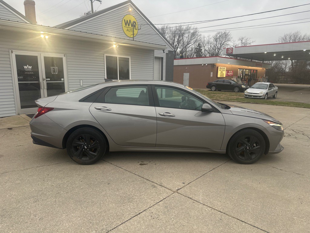 2023 Hyundai Elantra Image 1