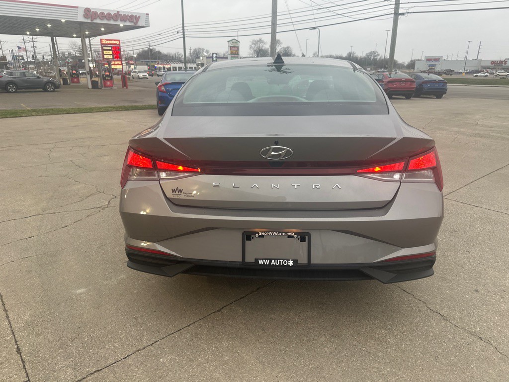 2023 Hyundai Elantra Image 6