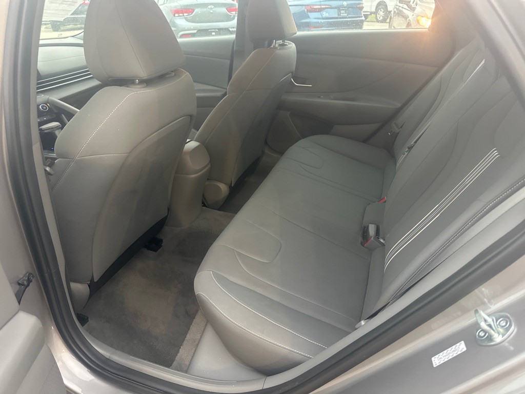 2023 Hyundai Elantra Image 7
