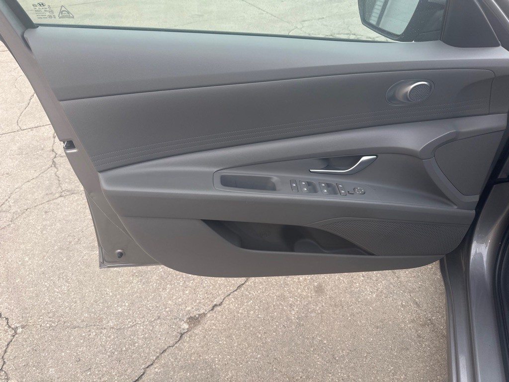 2023 Hyundai Elantra Image 8