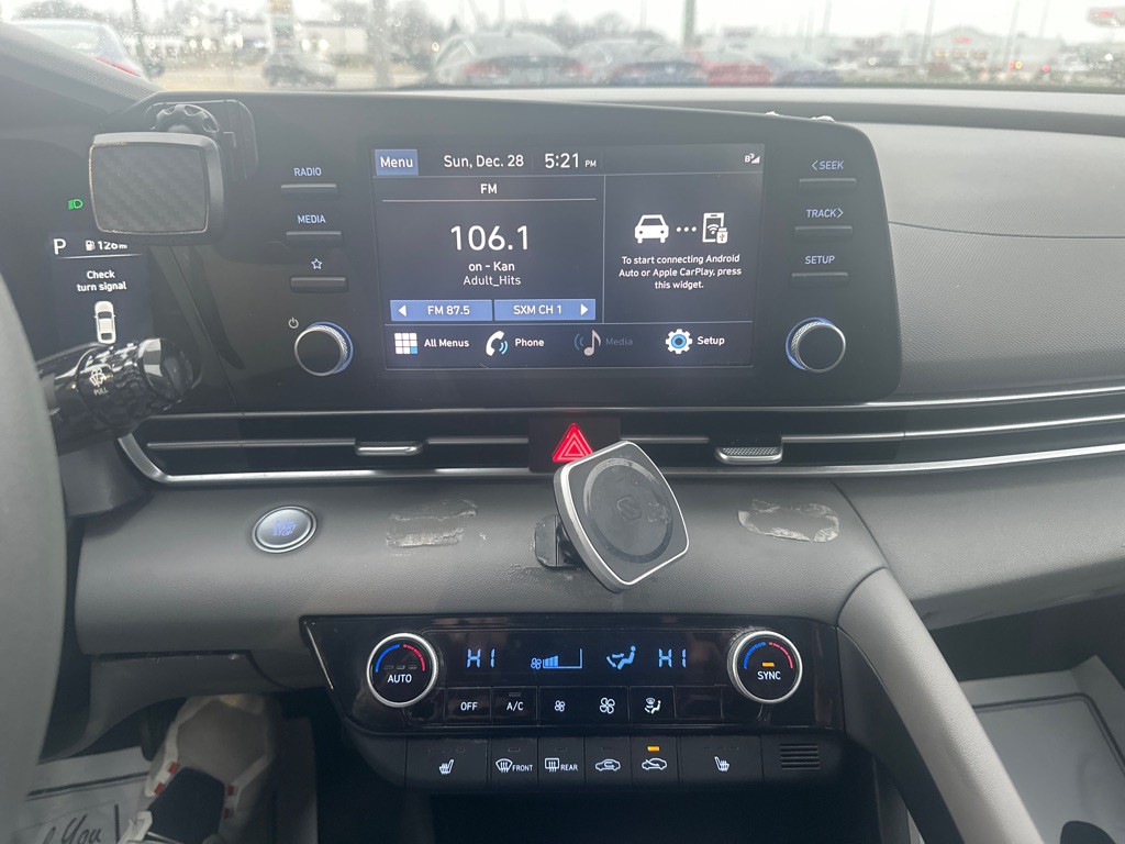 2023 Hyundai Elantra Image 11