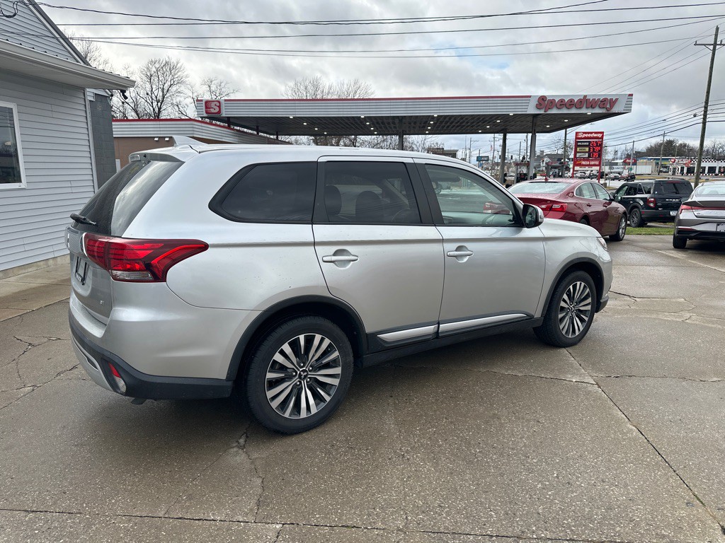 2020 Mitsubishi Outlander Image 2