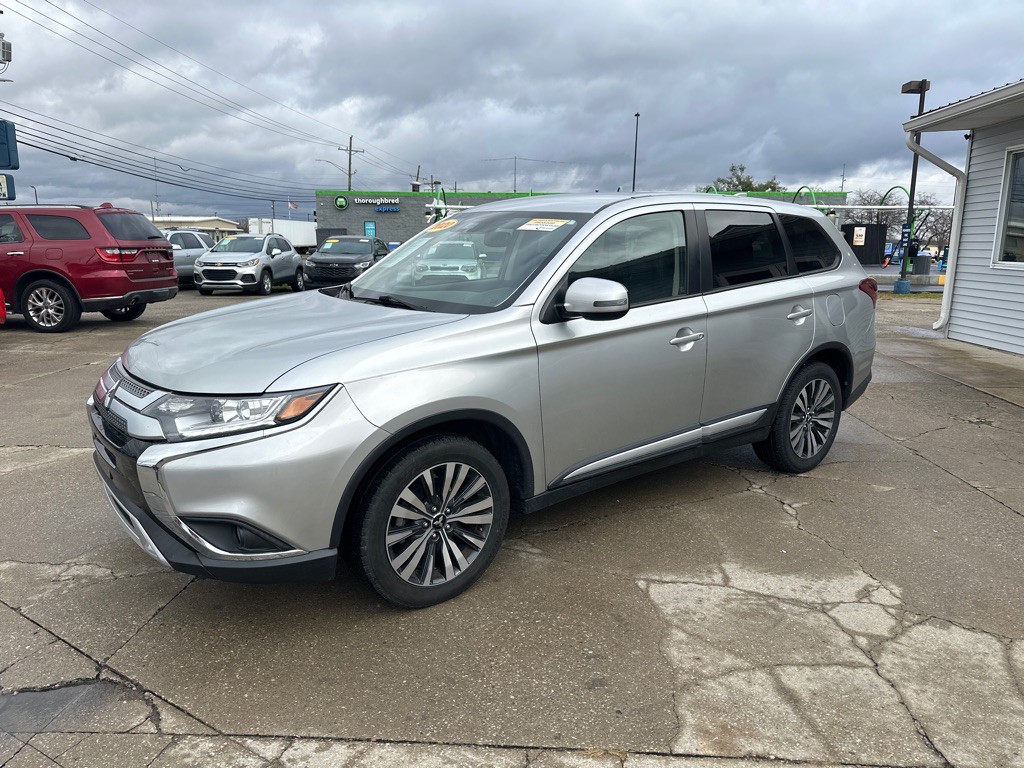 2020 Mitsubishi Outlander Image 4