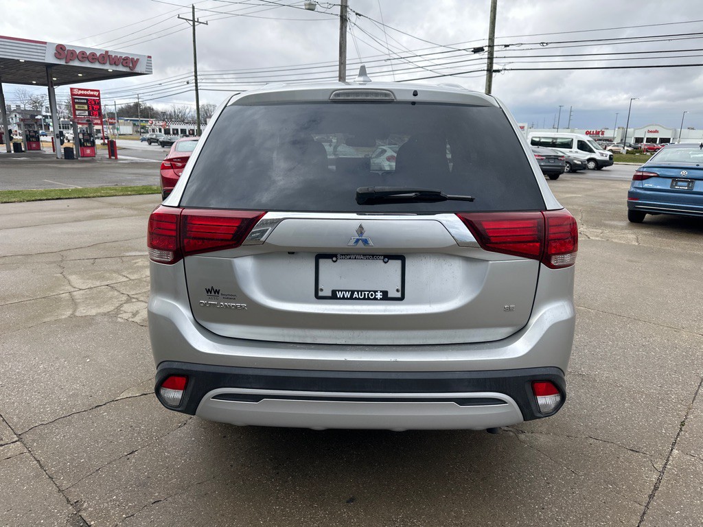 2020 Mitsubishi Outlander Image 6