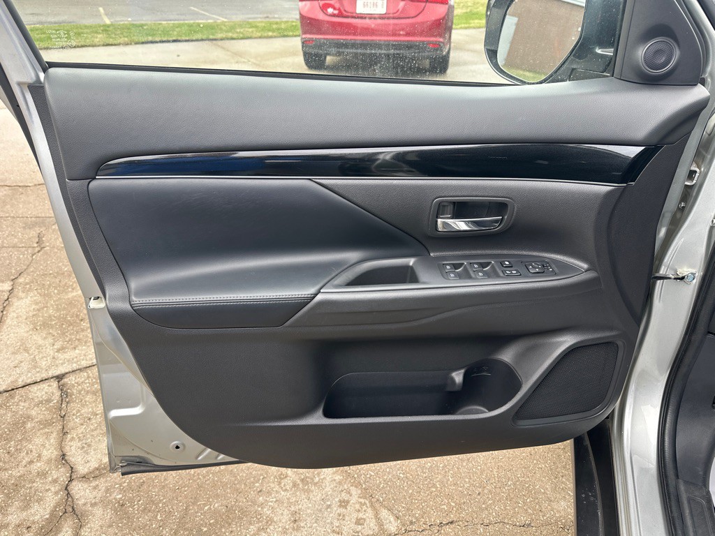 2020 Mitsubishi Outlander Image 9