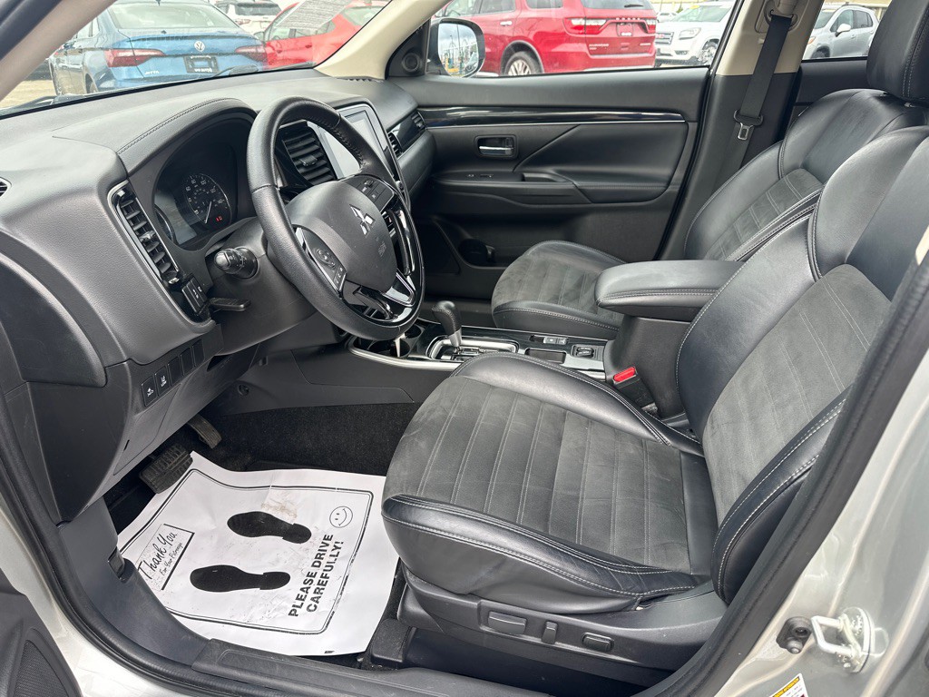 2020 Mitsubishi Outlander Image 10