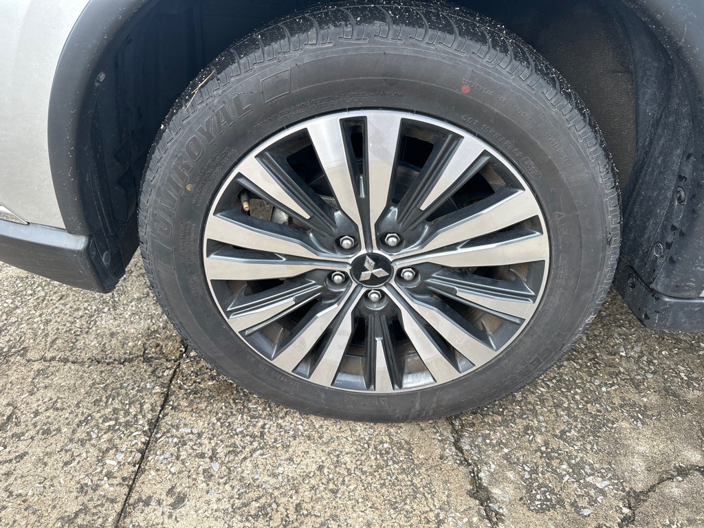 2020 Mitsubishi Outlander Image 15