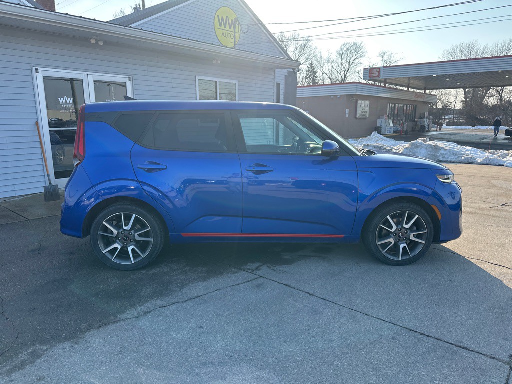 2021 Kia Soul Image 1