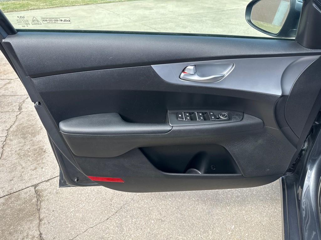 2023 Kia Forte Image 8