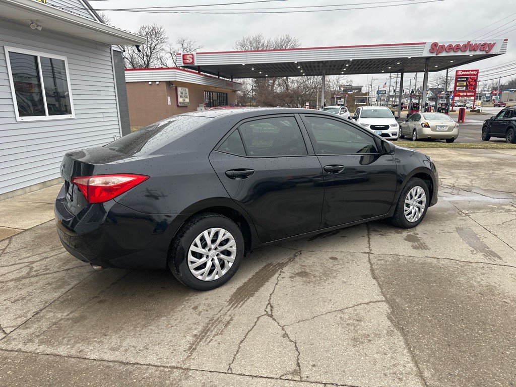 2018 Toyota Corolla Image 2