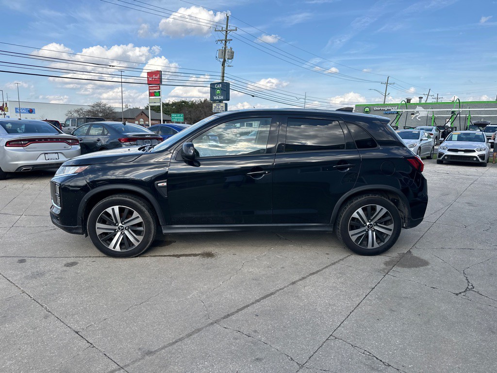 2021 Mitsubishi Outlander Image 3