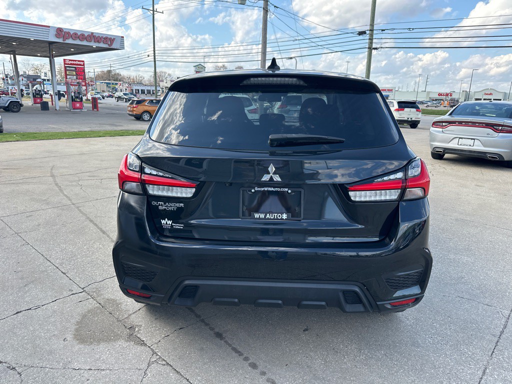 2021 Mitsubishi Outlander Image 6