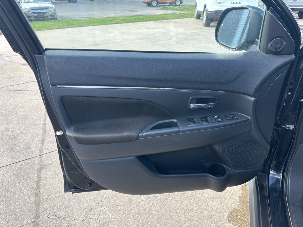 2021 Mitsubishi Outlander Image 8