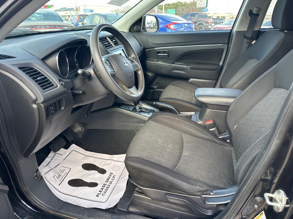 2021 Mitsubishi Outlander Image 9