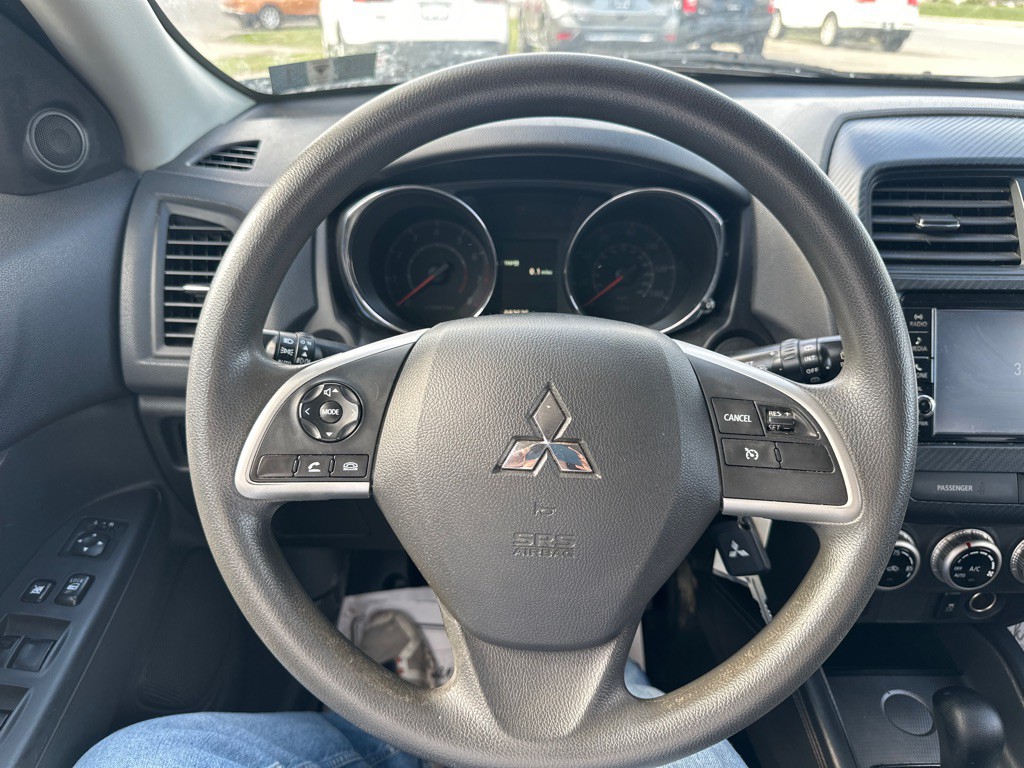 2021 Mitsubishi Outlander Image 10