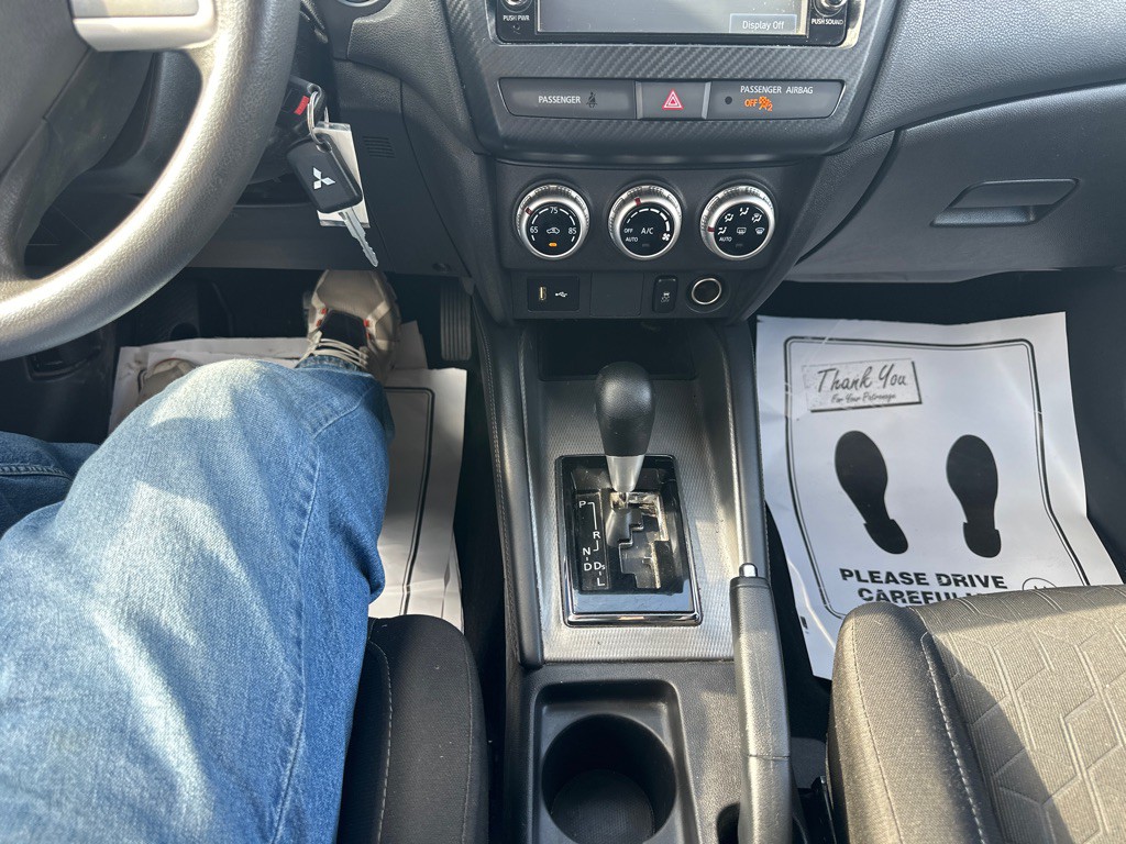 2021 Mitsubishi Outlander Image 12