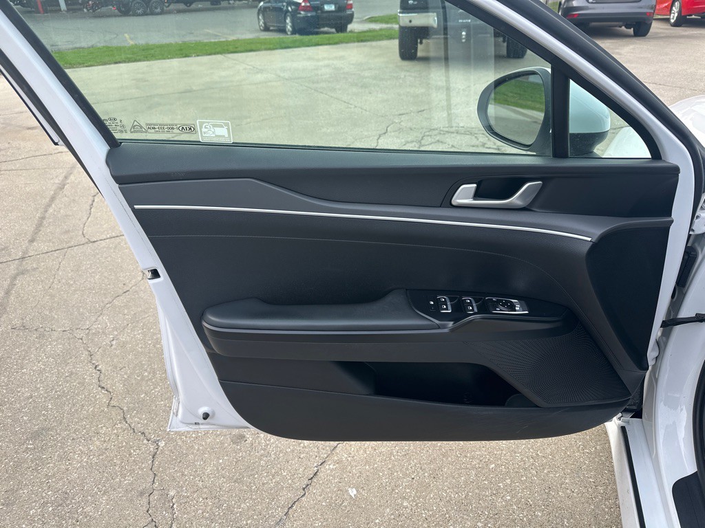 2021 Kia K5 Image 8