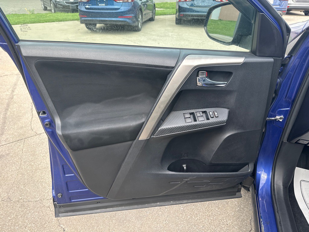 2015 Toyota Rav4 Image 8