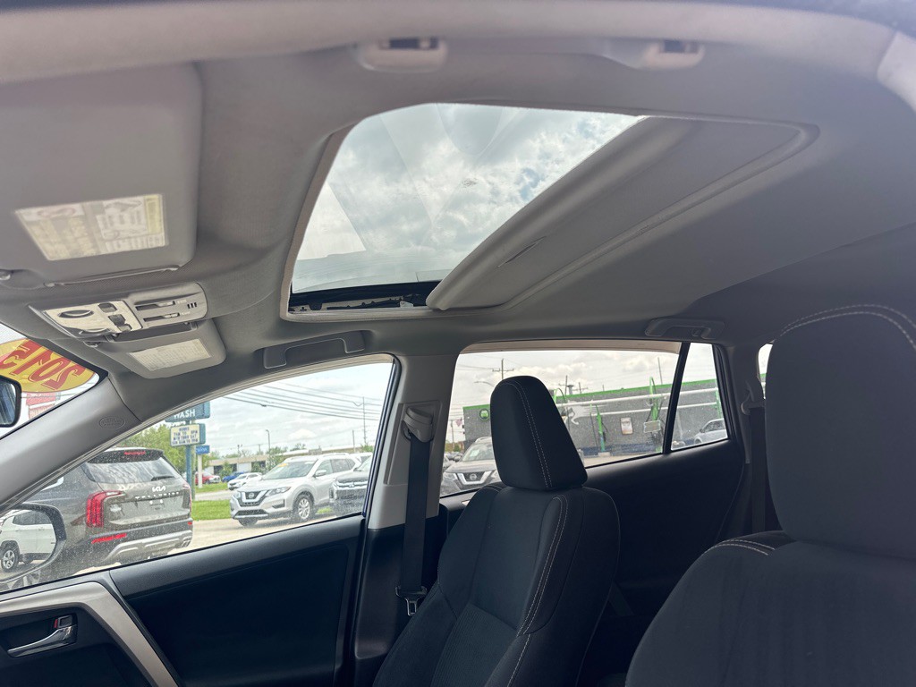 2015 Toyota Rav4 Image 9