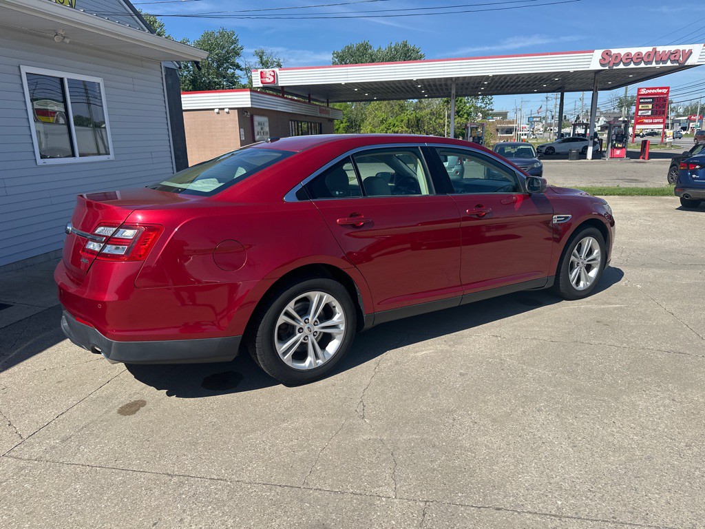 2014 Ford Taurus Image 2