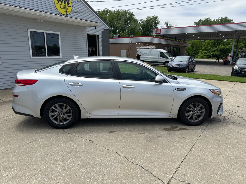 2019 Kia Optima Image 1