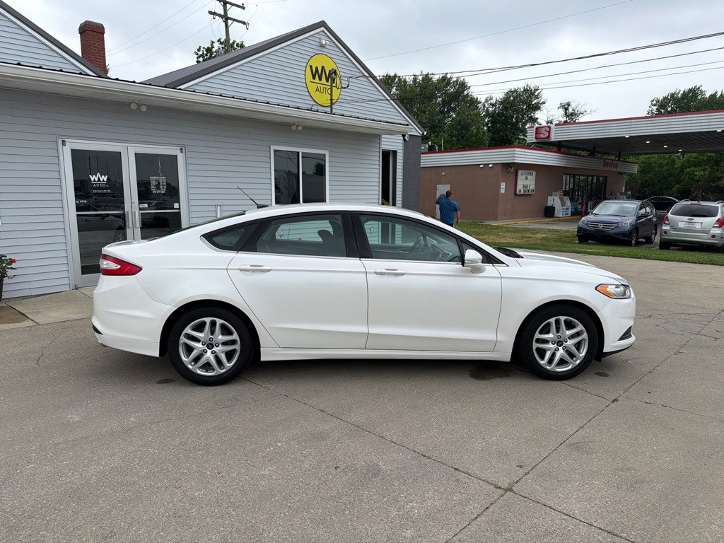 2016 Ford Fusion Image 1