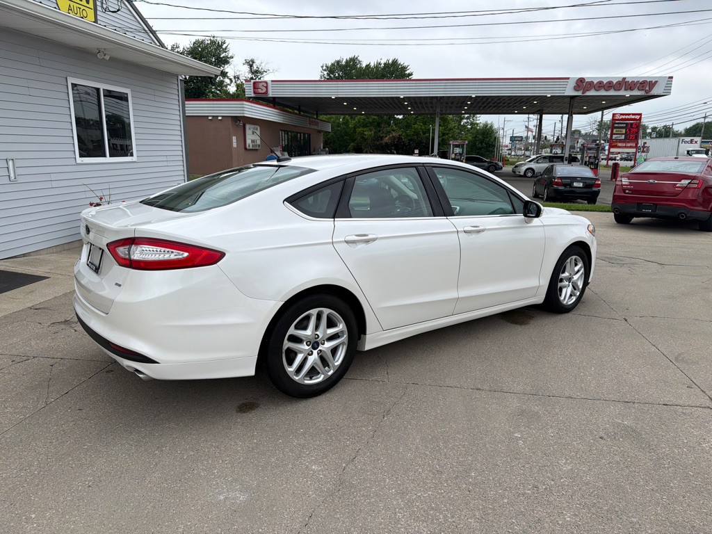 2016 Ford Fusion Image 2