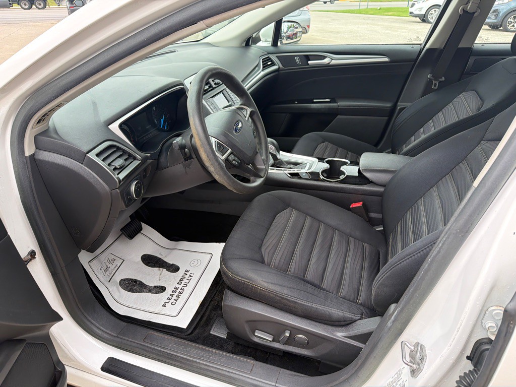 2016 Ford Fusion Image 9