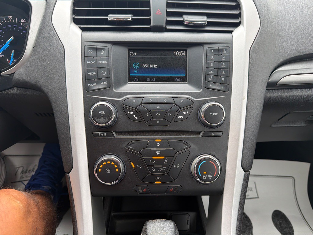 2016 Ford Fusion Image 11