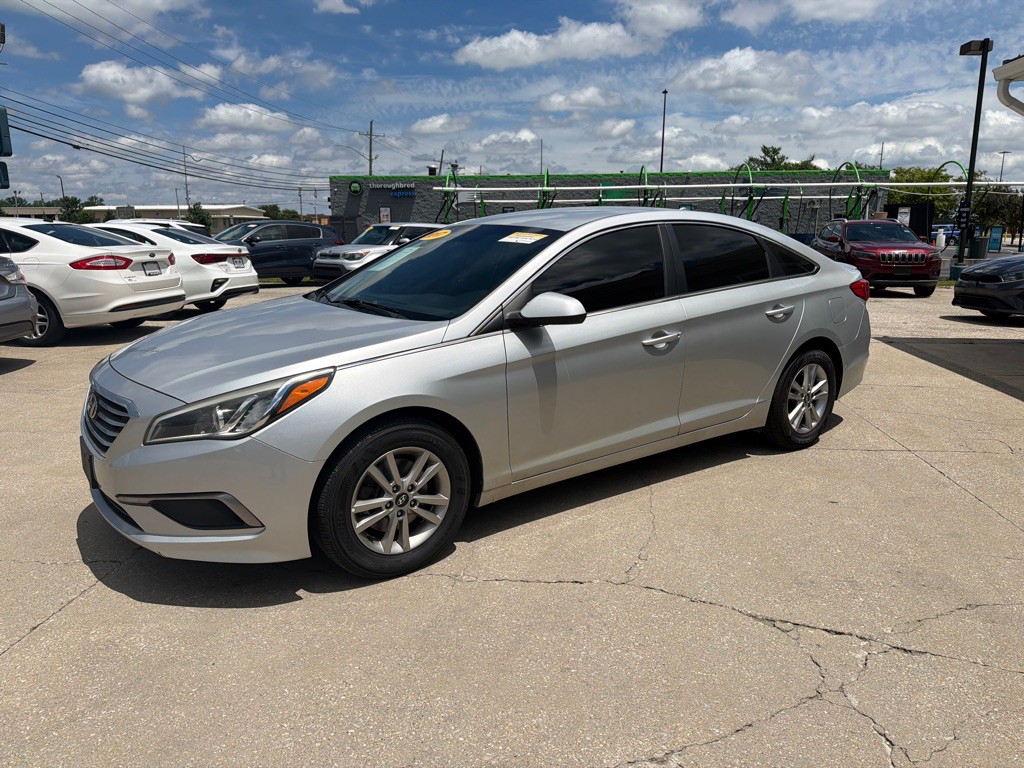 2017 Hyundai Sonata Image 4