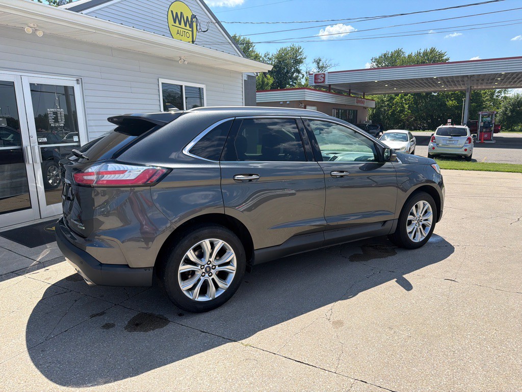 2020 Ford Edge Image 2