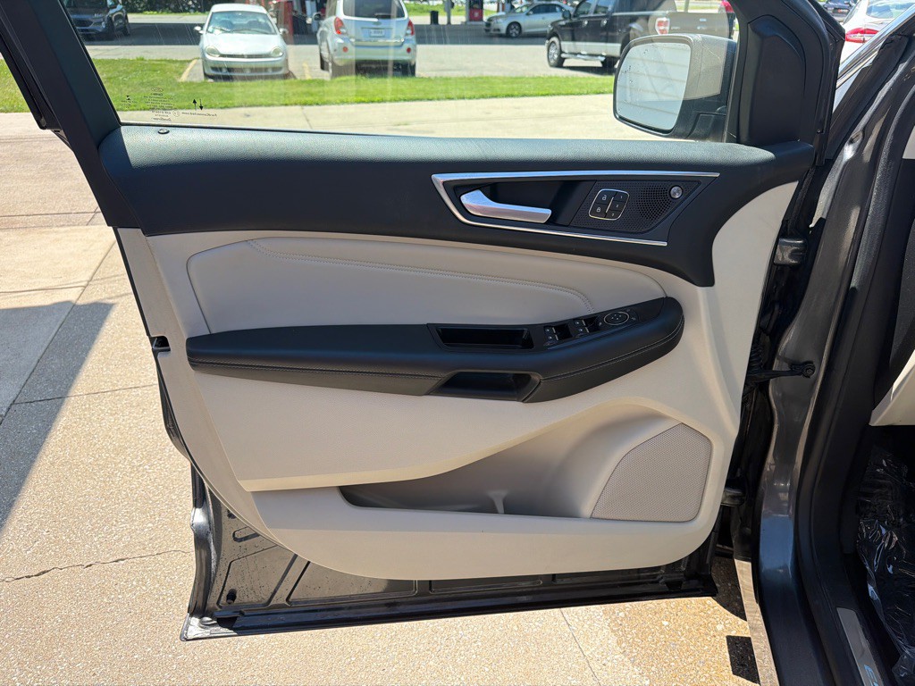 2020 Ford Edge Image 8