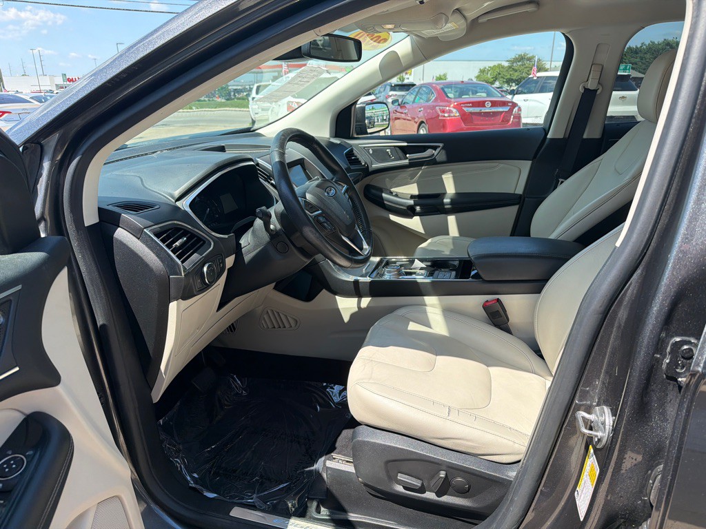2020 Ford Edge Image 9