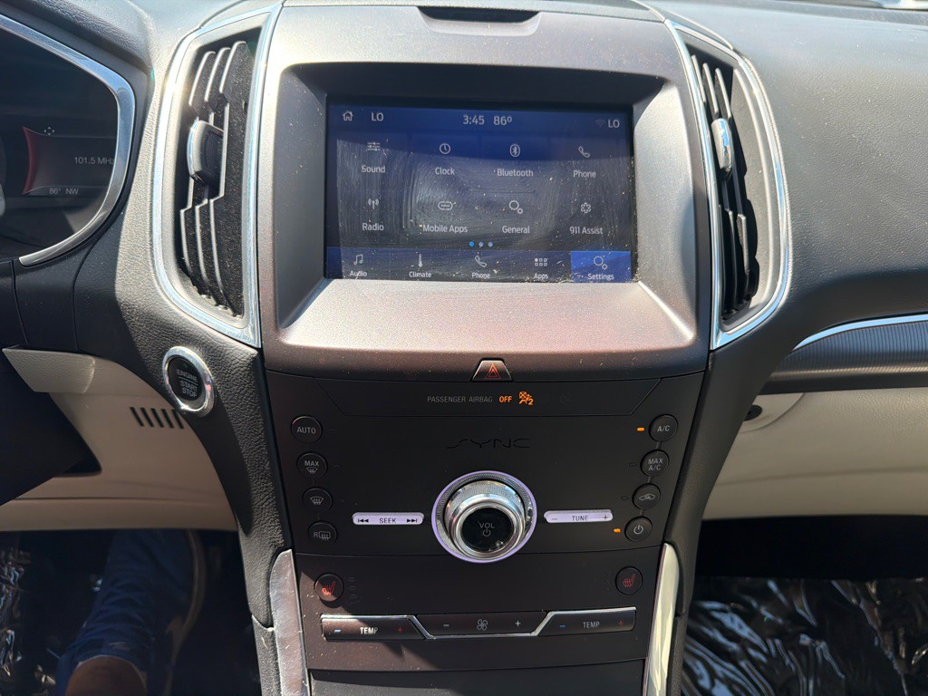 2020 Ford Edge Image 11