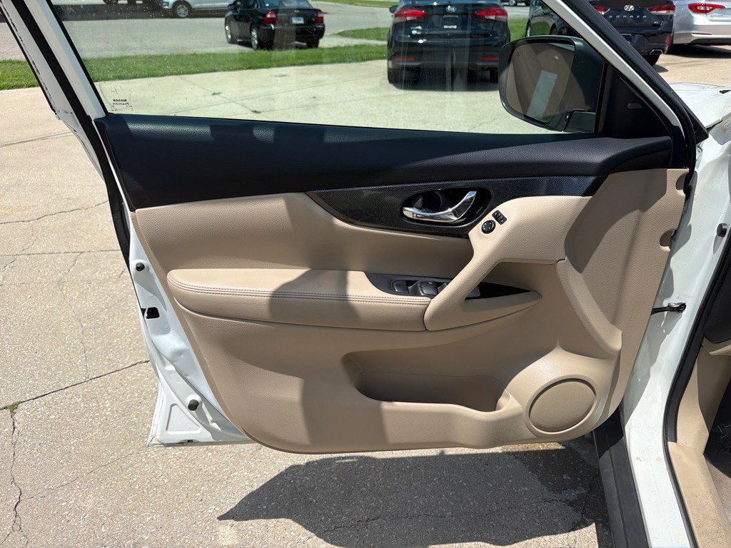 2015 Nissan Rogue Image 8