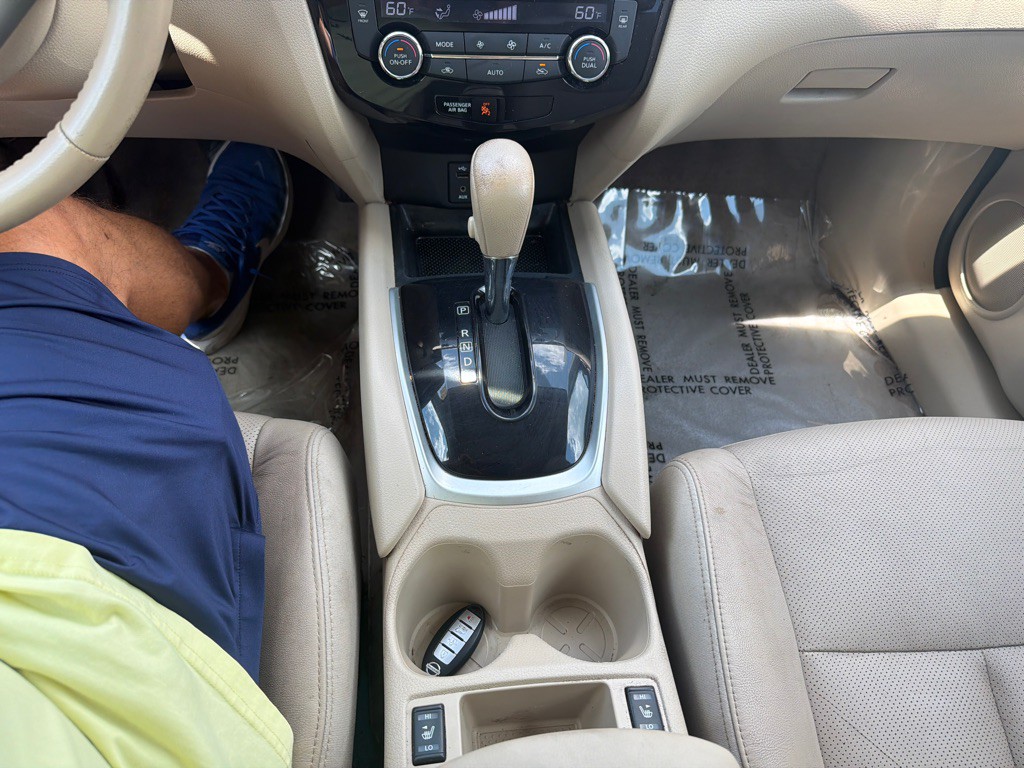 2015 Nissan Rogue Image 13