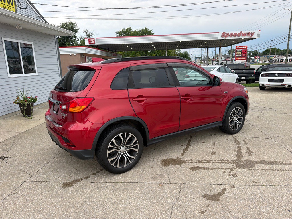 2019 Mitsubishi Outlander Image 2