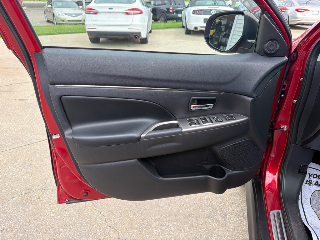 2019 Mitsubishi Outlander Image 8