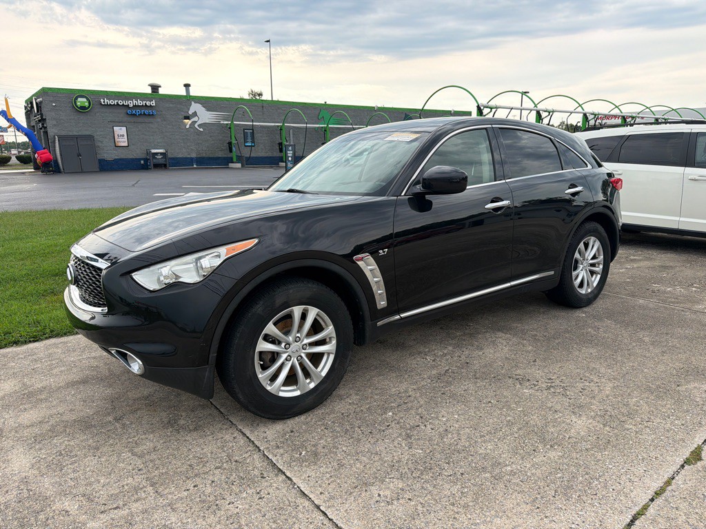 2017 INFINITI QX70 Image 2