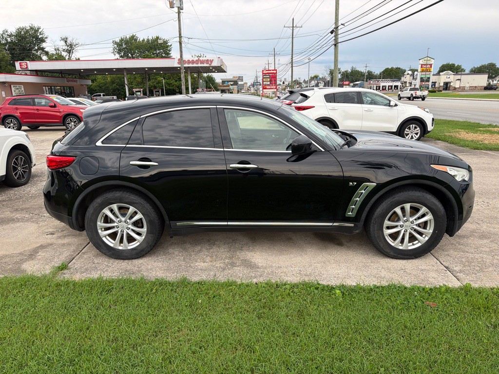 2017 INFINITI QX70 Image 3