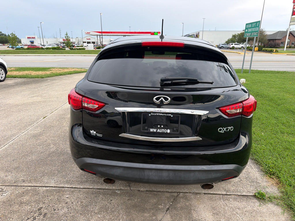 2017 INFINITI QX70 Image 6