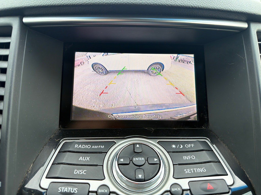 2017 INFINITI QX70 Image 14
