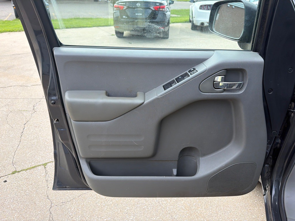 2015 Nissan Frontier Image 7