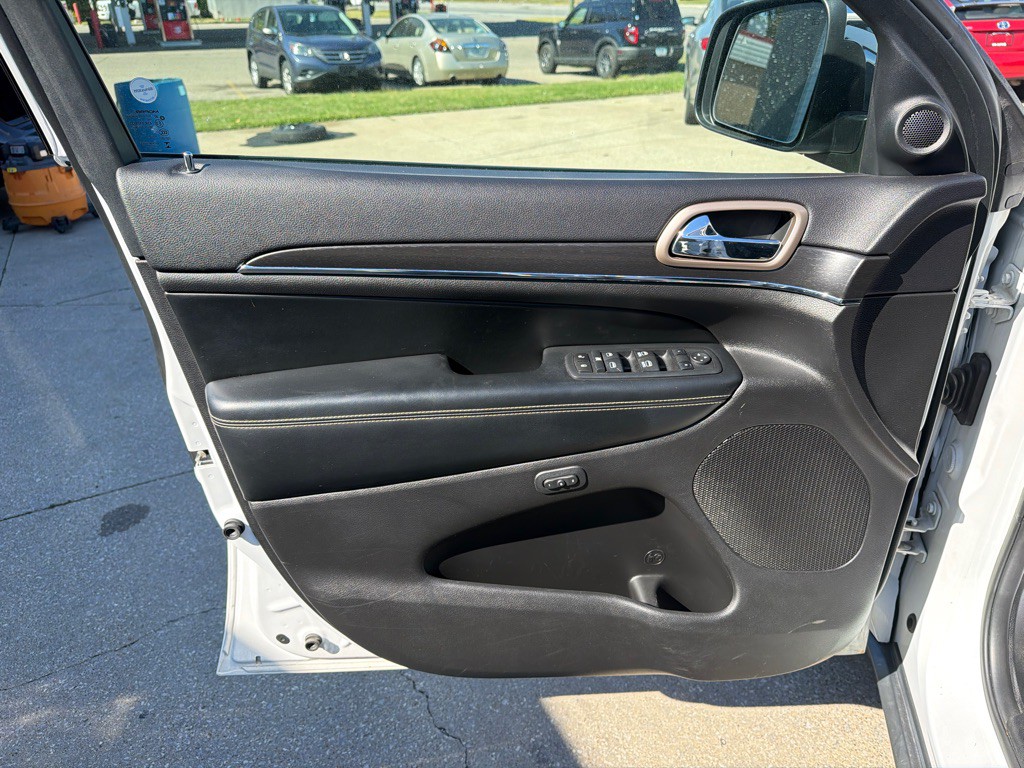 2017 Jeep Grand Cherokee Image 8